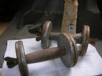 2 oude halters dumbbels 4 ijzeren schijven 2600 gram, Ophalen of Verzenden