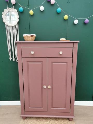 Meidenkast Full Plum beschikbaar voor biedingen
