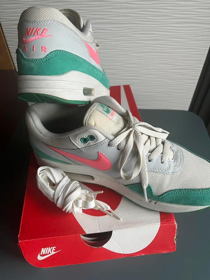 Nike Air Max 1 Summit White/Sunset Pulse (watermelon), Kleding | Dames, Schoenen, Gedragen, Sneakers of Gympen, Ophalen
