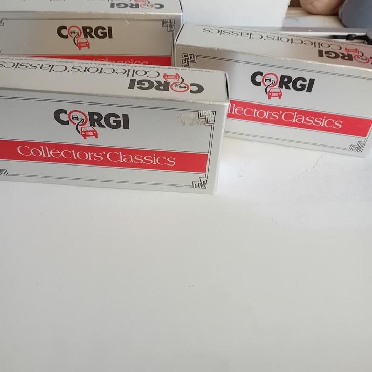 3 CORGI CLASSIC, Hobby en Vrije tijd, Modelauto's | Overige schalen, Auto, Verzenden