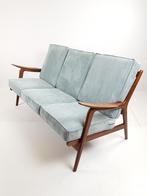 Vintage teakhouten bank licht blauwe ribstof 3 zits blauw, Hout, ., Driepersoons, 75 tot 100 cm