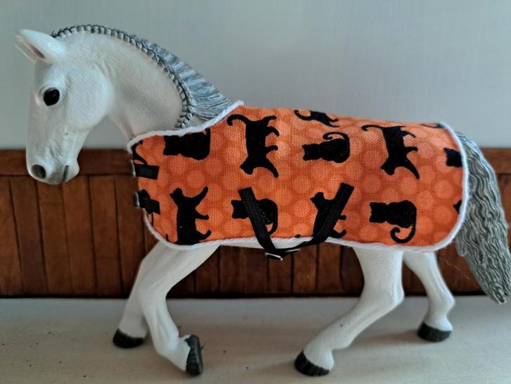 Schleich deken katten, Verzamelen, Dierenverzamelingen, Zo goed als nieuw, Beeldje of Figuurtje, Paard, Ophalen of Verzenden