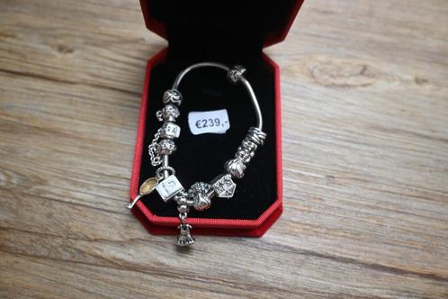 Pandora-stijl Zilveren Armband met bedels – Elegant en uniek, Sieraden, Tassen en Uiterlijk, Armbanden, Gebruikt, Zilver, Zilver