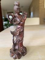 Houten beeldje uit padouk gesneden, Ophalen of Verzenden