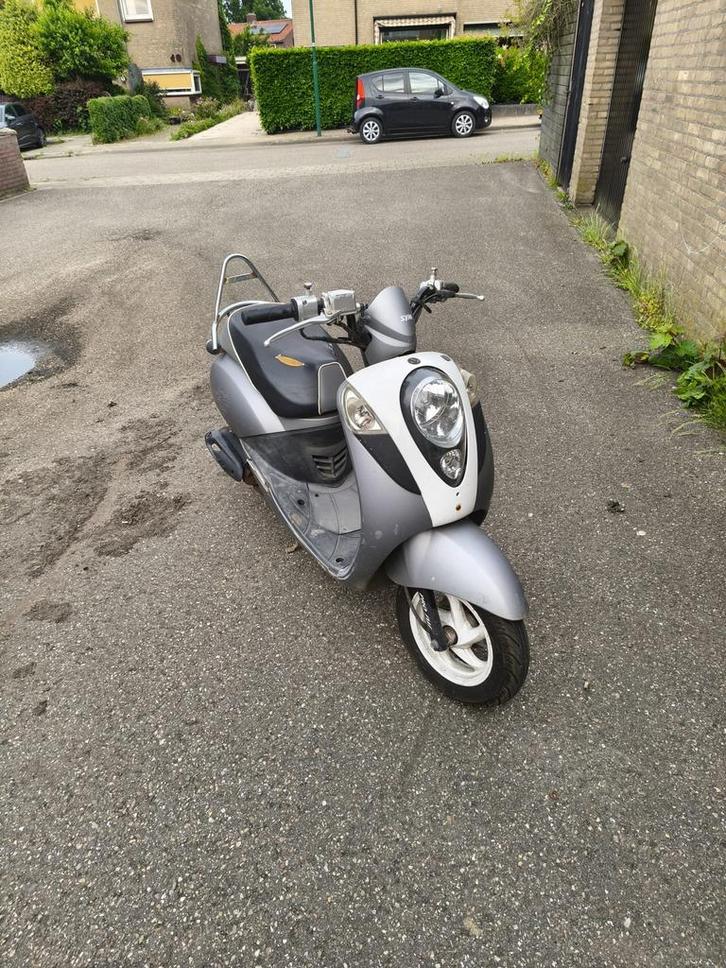Sym mio 50cc, Fietsen en Brommers, Scooters | SYM, Gebruikt, Mio, Maximaal 25 km/u, Benzine, Ophalen