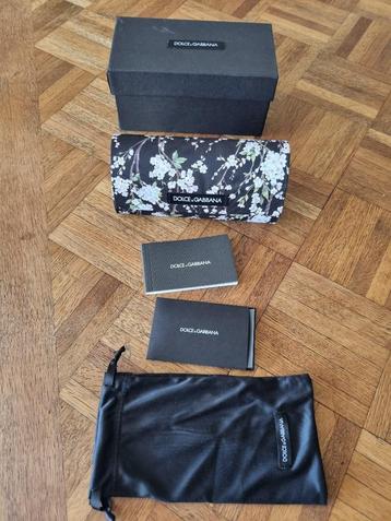 Brillenkoker zwart met bloemen van Dolce en Gabbana beschikbaar voor biedingen