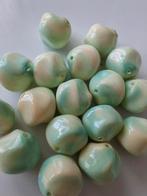17 stuks glaskralen groen turquoise wit, Hobby en Vrije tijd, Kralen en Sieraden maken, Ophalen of Verzenden, Zo goed als nieuw