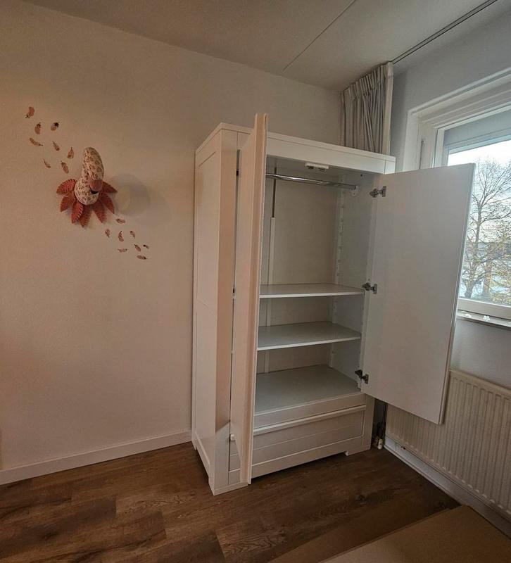 Witte massief houten kledingkast Babypark, Huis en Inrichting, Kasten | Kledingkasten, Zo goed als nieuw, 150 tot 200 cm, 100 tot 150 cm