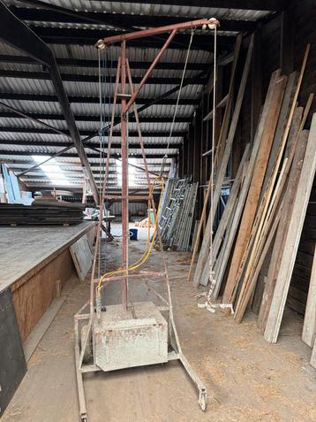 Metselkraan beschikbaar voor biedingen