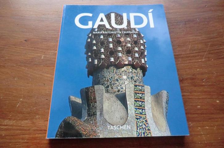 boek - Antoni Gaudi - 1852-1826 - Maria Antonietta Crippa, Boeken, Kunst en Cultuur | Architectuur, Gelezen, Architecten, Ophalen of Verzenden