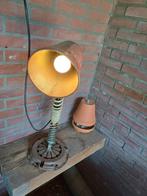 Lamp gemaakt van schokbrekers/vering voor in de mancave of o, Tuin en Terras, Buitenverlichting, Ophalen, Gebruikt, Staande lamp