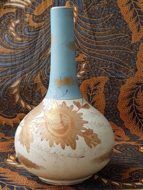 Mooie antieke porseleinen vaas uit Japan met bloemen 25 cm., Antiek en Kunst, Antiek | Vazen, Ophalen of Verzenden