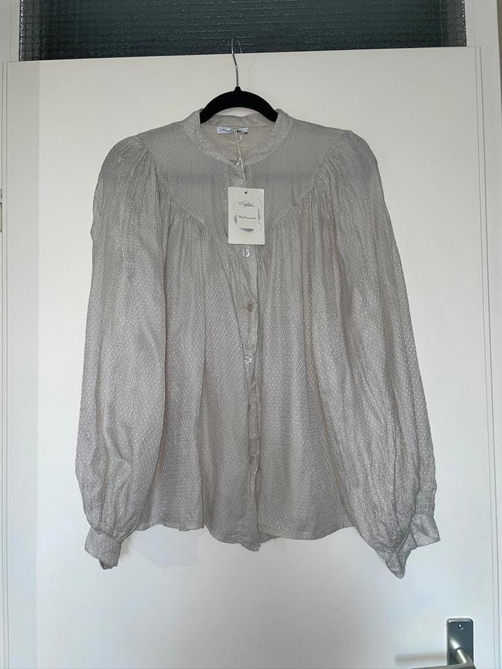 parelmoer kleurige blouse met ballon mouwen mt 46, Kleding | Dames, Blouses en Tunieken, Zo goed als nieuw, Maat 46/48 (XL) of groter