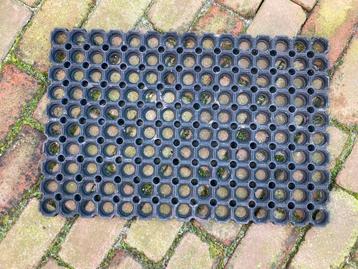 Diverse rubber matten beschikbaar voor biedingen