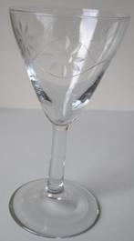 borrelglaasje met bloemmotief, Verzamelen, Glas en Borrelglaasjes, Ophalen of Verzenden, Zo goed als nieuw, Borrel- of Shotglas