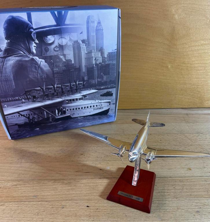 Douglas DC-3 Vliegtuig Model, Hobby en Vrije tijd, Modelbouw | Auto's en Voertuigen, Gebruikt, Overige typen, 1:50 of kleiner