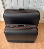 2 delige kofferset van Saxoline zwart met rode band, Gebruikt, Hard kunststof, 45 tot 55 cm, Wieltjes