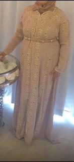 Elegante Beige Jurk met Gouden Details, Beige, Maat 42/44 (L), Ophalen of Verzenden, Gedragen