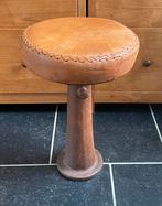 Krukje met leren zitting en stalen voet, Ophalen, Bruin, Leer, Zo goed als nieuw