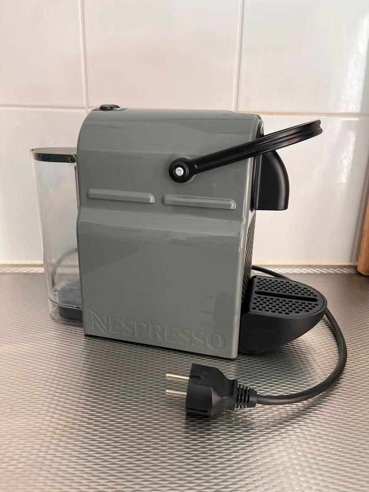 Magimix Nespresso Inissia M105 - Capsulemachine, Witgoed en Apparatuur, Koffiezetapparaten, Zo goed als nieuw, Koffiepads en cups