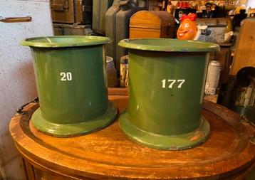 groen emaille spuugemmers of wel kwispedoors beschikbaar voor biedingen