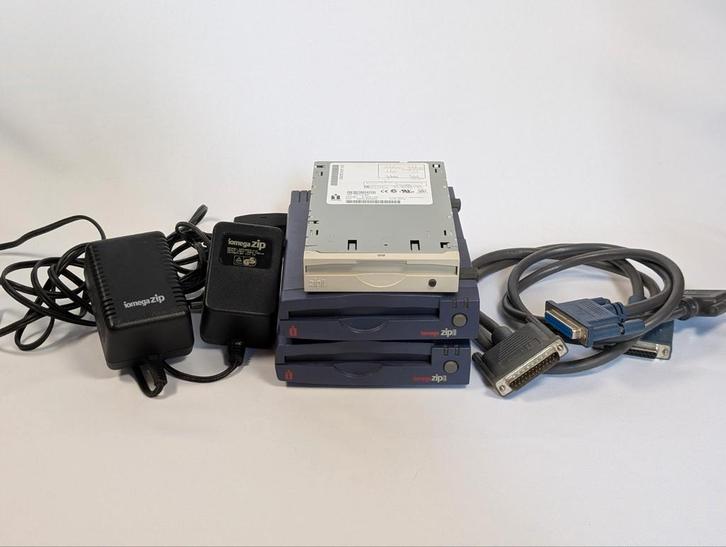 Iomega Zip 100 Drives – 2x Parallel (P2) + 1x Interne ATAPI, Computers en Software, Vintage Computers, Ophalen of Verzenden
