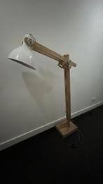 Staande lamp / vloerlamp met houten frame en stalen kap, Ophalen of Verzenden, Zo goed als nieuw, Metaal, 75 cm of meer
