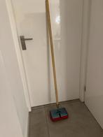 harde bezem om pakketvloer mee in de was te zetten, Ophalen, Bezem of Borstel