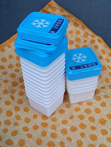 Diepvries bakjes 200 ml nieuw en ongebruikt beschikbaar voor biedingen