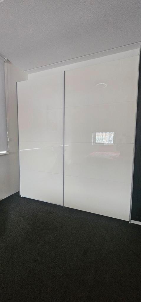 Hoogglans witte kledingkast 220 x 200 cm – goede staat, Huis en Inrichting, Kasten | Kledingkasten, Zo goed als nieuw, 200 cm of meer
