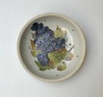 Franse grès fruittest met druiven en druiventros decoratie, Antiek en Kunst, Antiek | Servies los, Ophalen of Verzenden