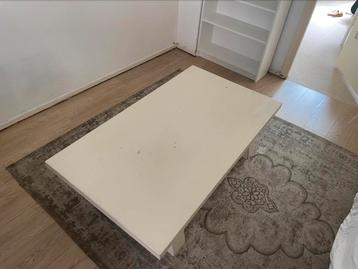 Leuke salontafel beschikbaar voor biedingen