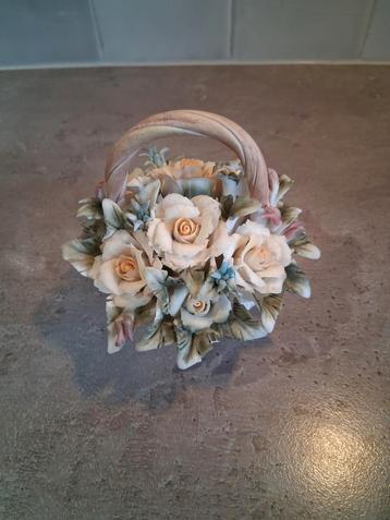Capodimonte Bloemenmandje Biscuit Porselein beschikbaar voor biedingen