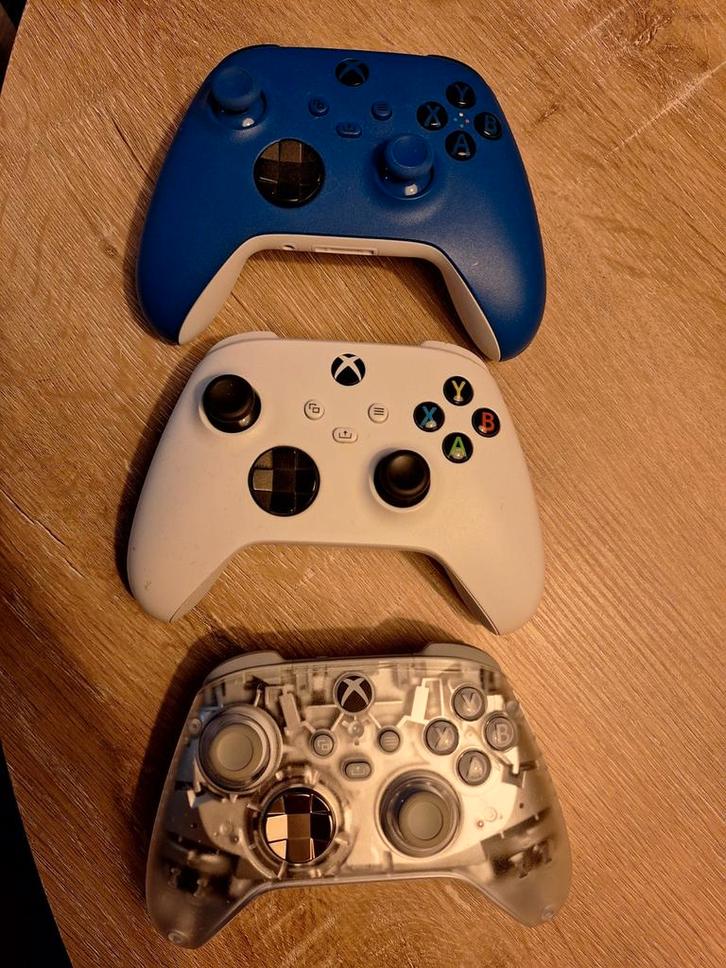 3x Xbox one en series Controllers - Verschillende Modellen, Spelcomputers en Games, Spelcomputers | Xbox | Accessoires, Zo goed als nieuw