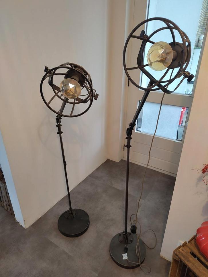 Industriële Vloerlampen - Set van 2, Huis en Inrichting, Lampen | Vloerlampen, Gebruikt, 150 tot 200 cm, Metaal, Ophalen