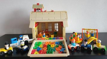 Vintage Fisher Price school, 18 poppetjes, 6 auto's  beschikbaar voor biedingen