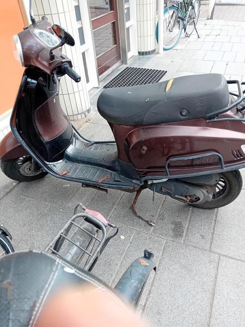 Scooter gereviseerd de moter nieuw krukas en lagers 22.000, Fietsen en Brommers, Snorfietsen en Snorscooters, Zo goed als nieuw