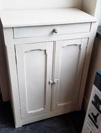 Vintage wit kastje, Antiek en Kunst, Antiek | Meubels | Kasten, Ophalen of Verzenden
