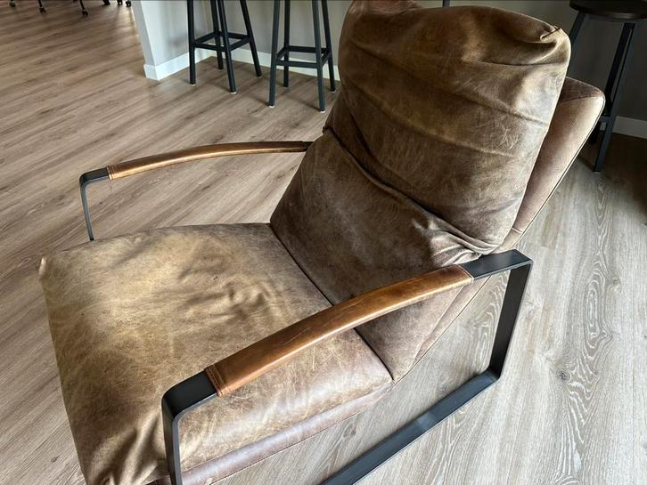 Vintage leder fauteuil (2 stuks), Huis en Inrichting, Fauteuils, Zo goed als nieuw, Leer, Metaal, 50 tot 75 cm, 75 tot 100 cm