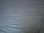 Wit damast tafellaken van Weetex.    1.20M x 0.76M., Ophalen of Verzenden, Gebruikt, Rechthoek