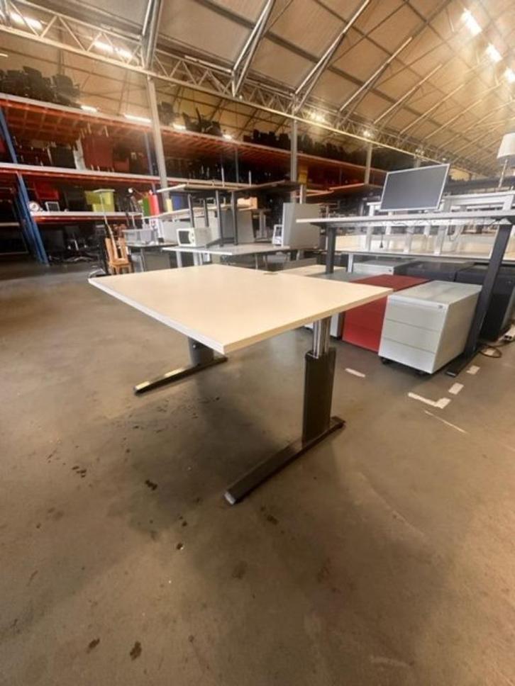 Vepa - Verstelbaar bureau met slinger 140x80xH64-84 cm,40st, Huis en Inrichting, Bureaus, Gebruikt, Bureau, In hoogte verstelbaar