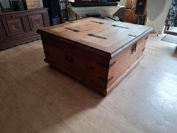 Mooie salontafel beschikbaar voor biedingen
