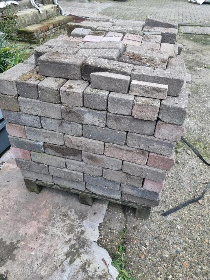 GRATIS! Pallet vol tegels stenen bestrating klinkers, Tuin en Terras, Tegels en Klinkers, Gebruikt, Klinkers, Beton, Ophalen