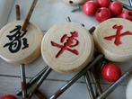 Chinese rode kralen en houten schijven met chinese tekens sc, Kraal, Ophalen of Verzenden, Zo goed als nieuw