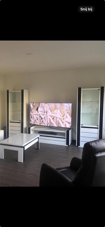 Mooi wandmeubel compleet te koop beschikbaar voor biedingen