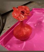 Mooie rode Vaas Uniek Geweldig Bloemenontwerp, Ophalen of Verzenden, Zo goed als nieuw