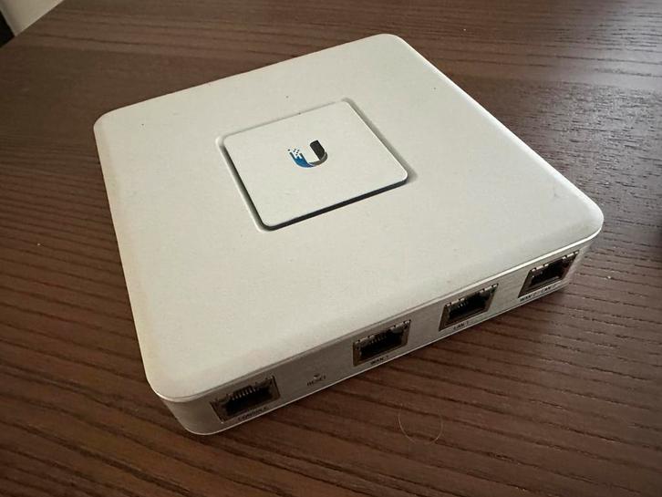 Ubiquiti UniFi Security Gateway (USG) – Router, Computers en Software, Routers en Modems, Gebruikt, Router, Ophalen
