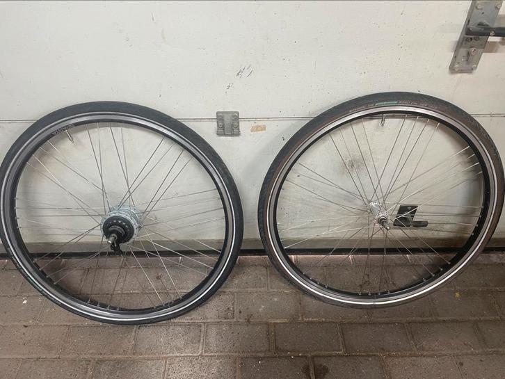 Set 28 inch fietswielen 8 versnellingen, Fietsen en Brommers, Fietsonderdelen, Zo goed als nieuw, Algemeen, Wiel, Ophalen of Verzenden