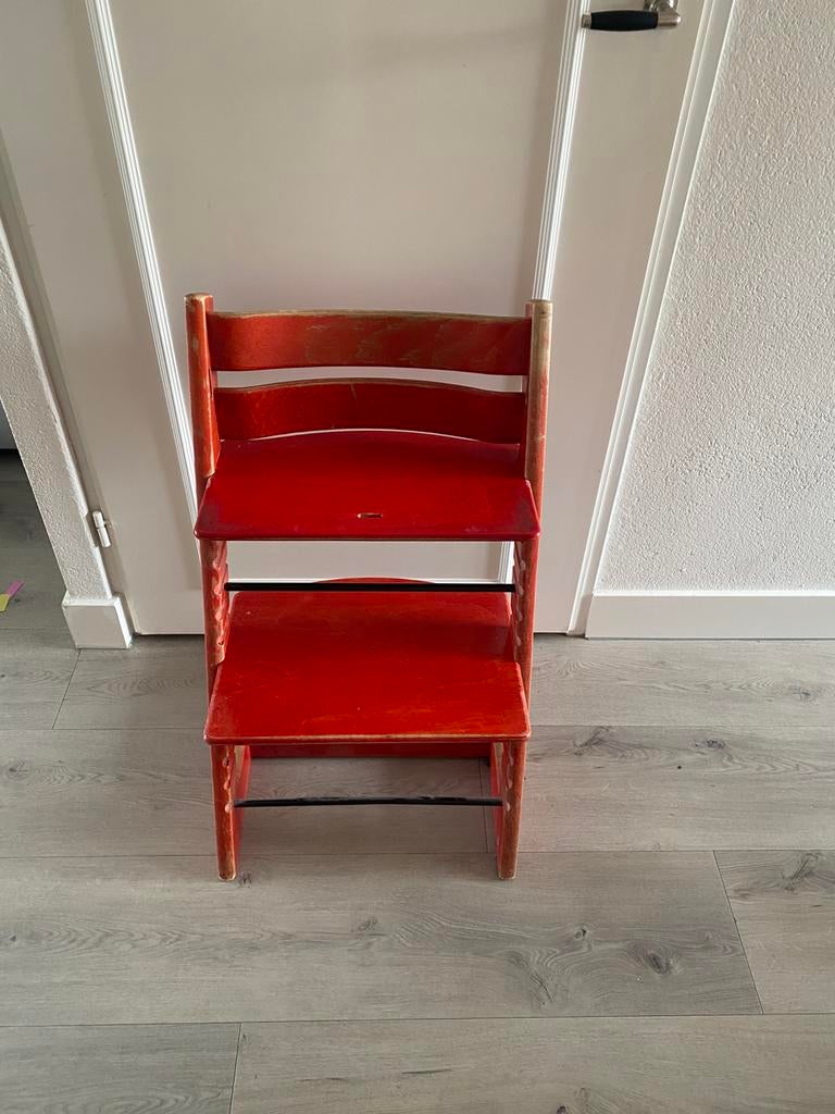 Stokke Tripp Trapp Stoel rood oud model, Ophalen, Gebruikt, Meegroeistoel
