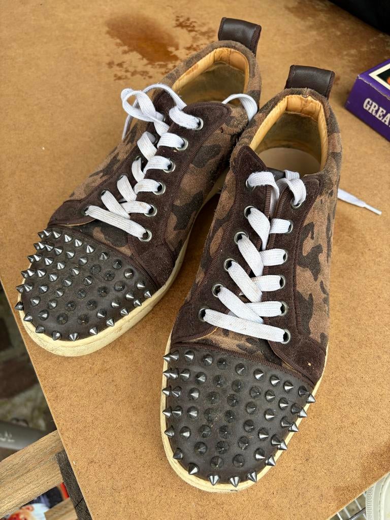 Christian Louboutin Sneakers met Spikes - Camouflage, Ophalen of Verzenden, Gedragen, Bruin, Sneakers of Gympen